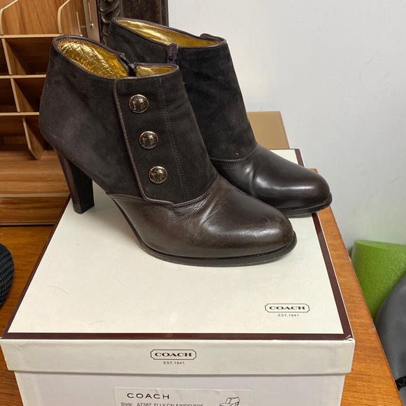 Coach chocolate suede bootie excellent used condition - Picture 1 of 9